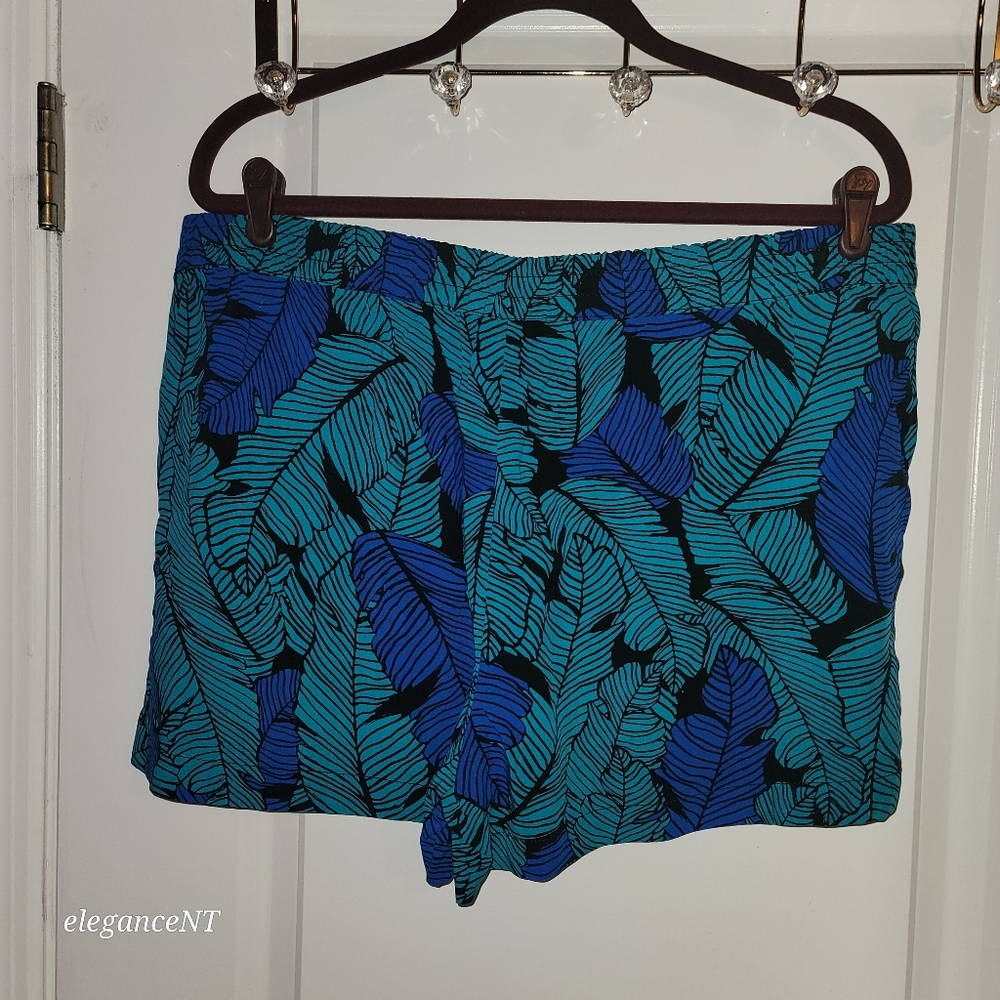 Ana Green, Blue and Black Leaf Print Shorts Sz: XL NWT - Picture 3 of 11